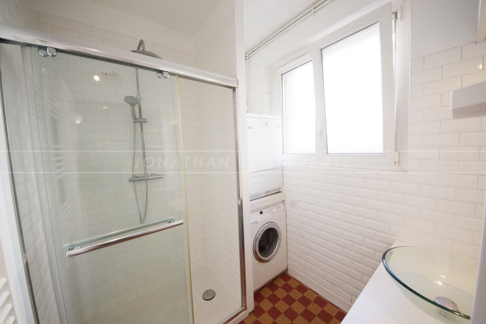APPARTEMENT - T2 - 1 CHAMBRE - DALLE BETON - IDEALEMENT SITUE - BONNE EXPOSITION - PLACE DE PARKING photo 5